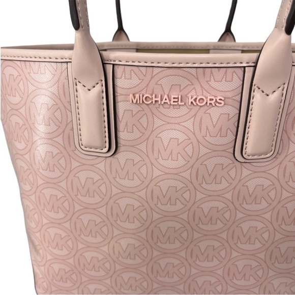 COPY - 👛MICHAEL KORRS TOTE NWT 👛 - Picture 3 of 8